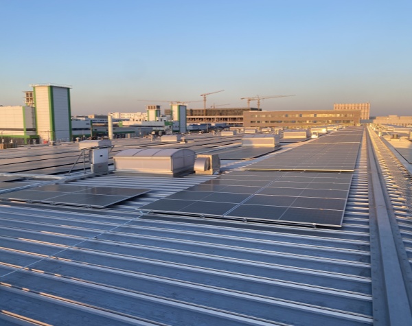 【強(qiáng)航時(shí)代】光伏電站成功并網(wǎng)，開(kāi)啟綠色能源新篇章！